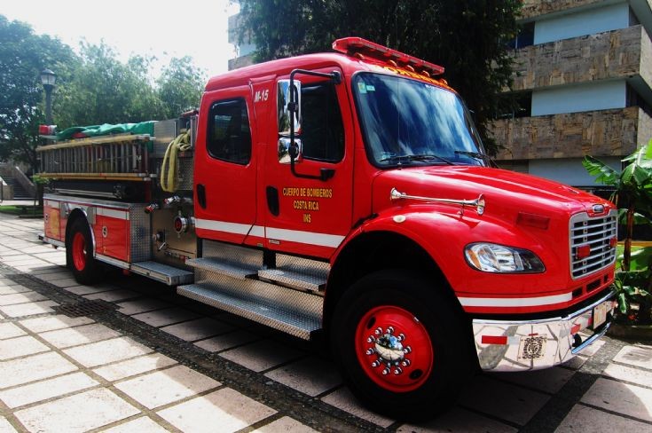 Cuerpo de bomberos San Jose Freightliner