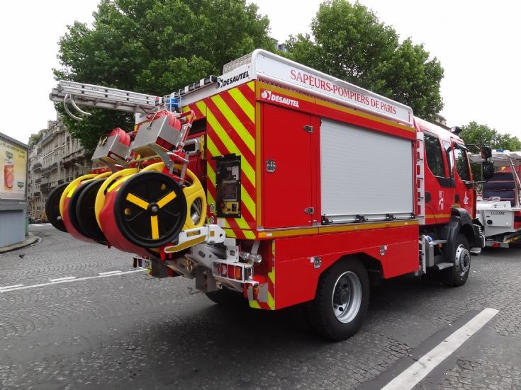 Renault Midlum Pumper Paris FB