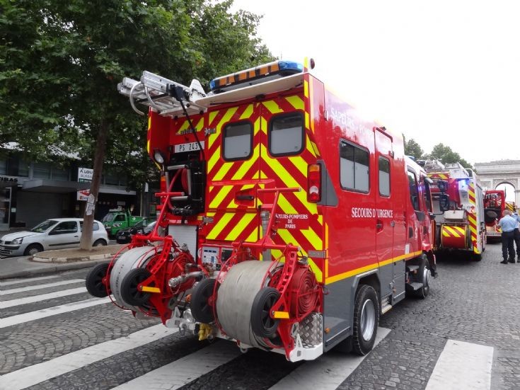 Renault Premier-Secours Paris FB PS243 back