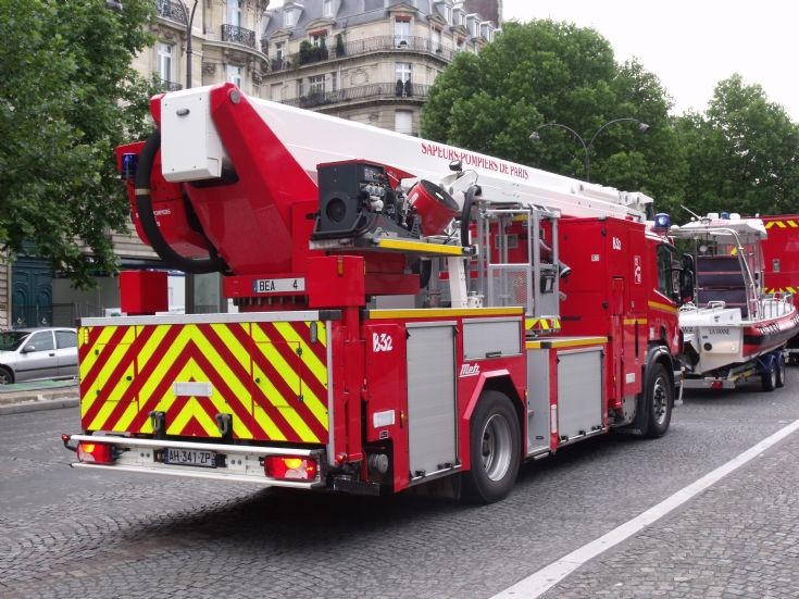 Scania telescopic hydraulic platform BEA4