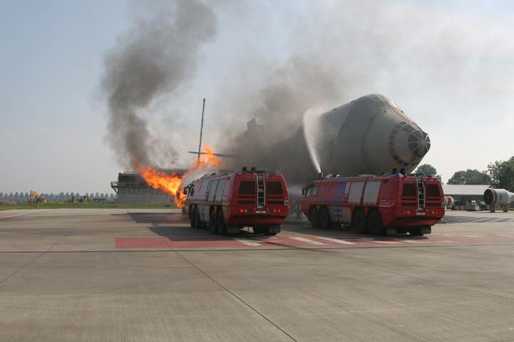 E-One crashtenders fighting a engine fire