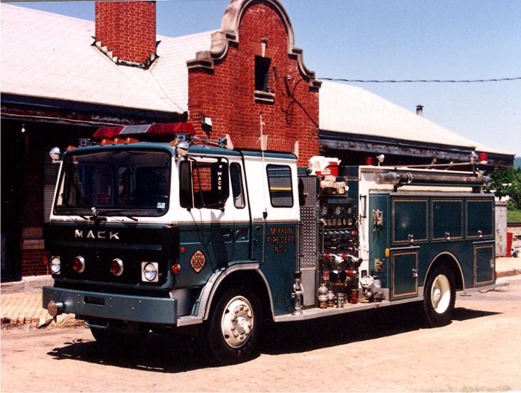 1983 Mack Juniata County metallic blue/white