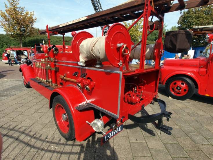 Ford V8 seen in Alphen a/d Rijn L-31960 back