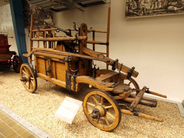 Photo of a horse-drawn fire engine