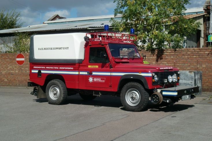 avonmouths rail rescue support landrover.