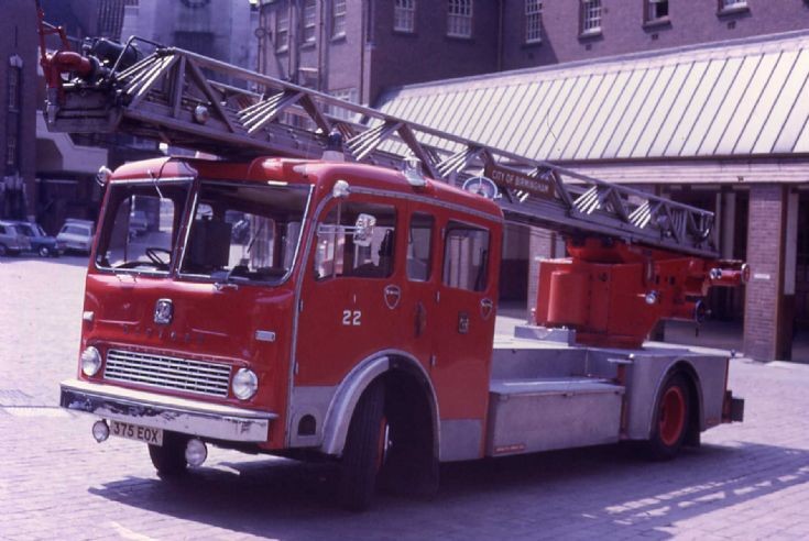 375 EOX Turntable Ladder 100ft.