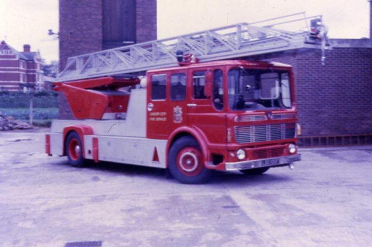 LBO100F Cardiff 100ft Turntable Ladder (TL)