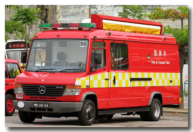 front view of Mercedes Vario/SK fire MCU