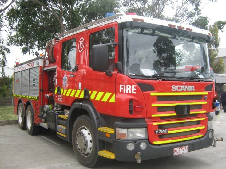 Melbourne MFB Pumper-Tanker 16.