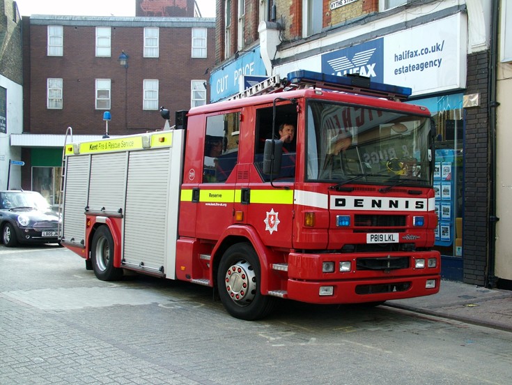 Kent Fire Dennis Sabre P819LKL