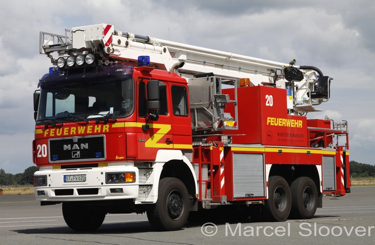 Feuerwehr Flugfeld Munster Osnabruck MAN Bronto