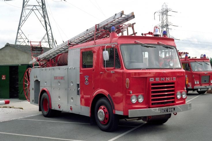 Grimsby Dennis (BEE999L) in 1995