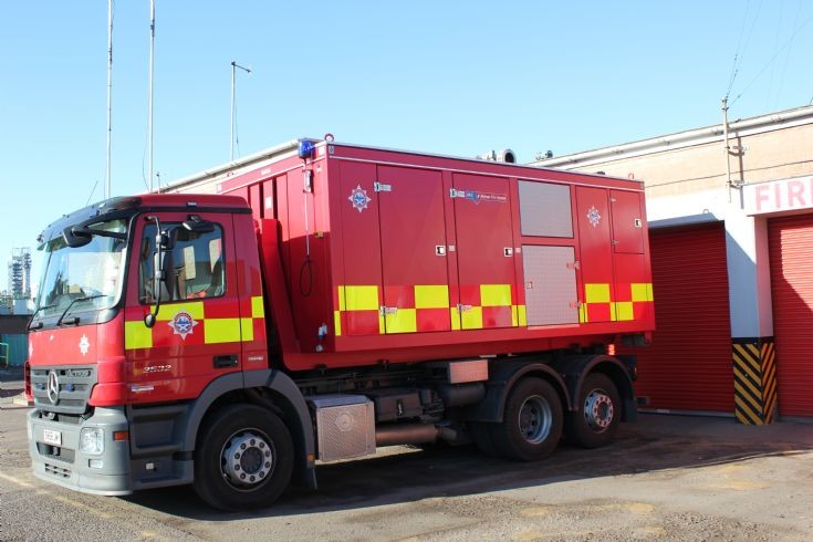 Mercedes prime mover Ineos SN58JWY