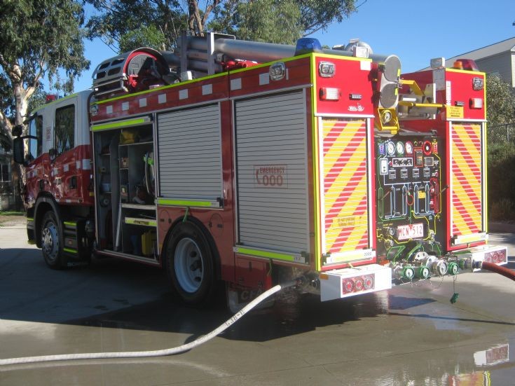 CFA South Morang Scania P320 from the back.