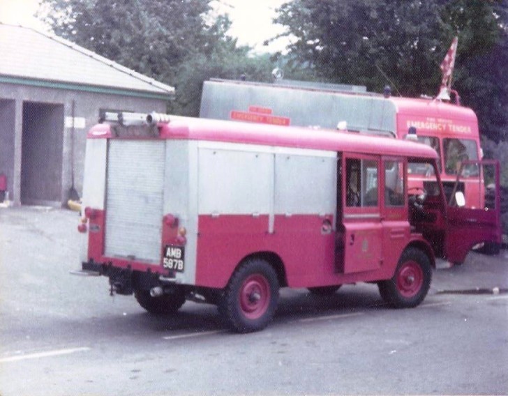 Land Rover FC/Carmichael L4P Cheshire AMB587B