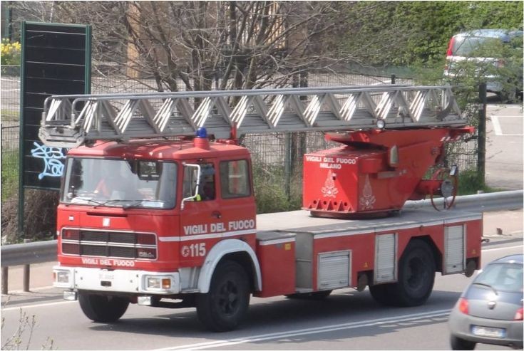 UNIC TL Magirus- Vigili del Fuoco Milano - Italy