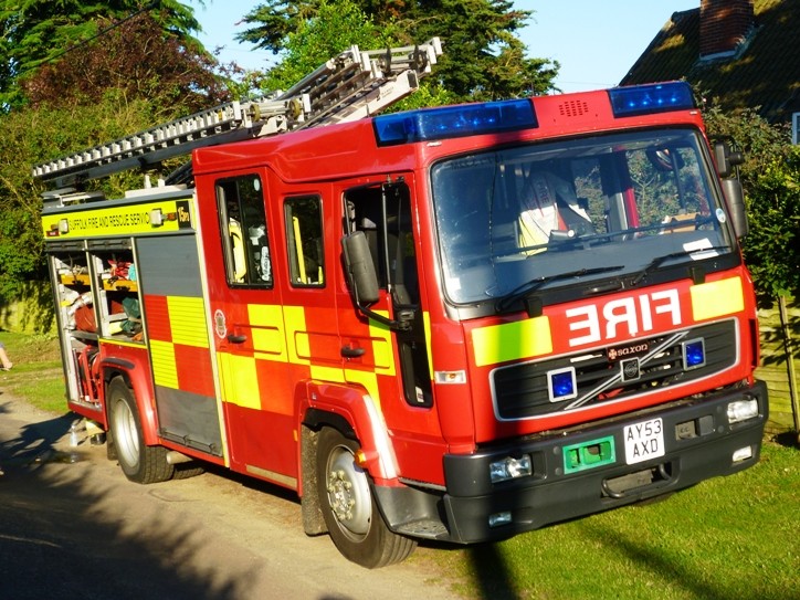 VolvoFL614/Saxon WrL Suffolk FRS AY53AXD