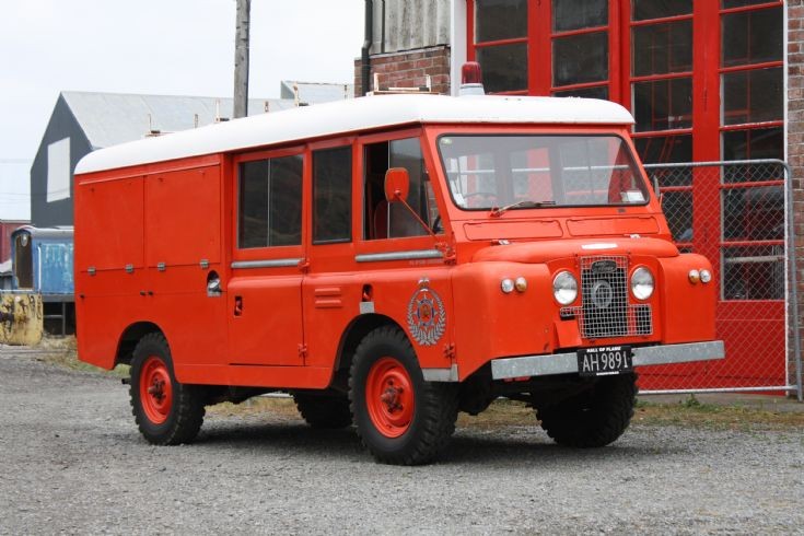 New Zealand Land Rover Carmichael AH9891
