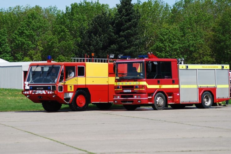 E95LDD Gloster Saro  & N774OJF Dennis 