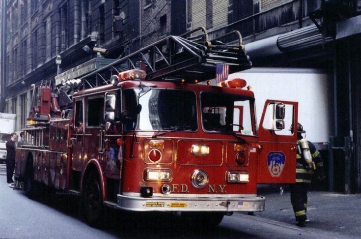FDNY Ladder 24 Seagrave Manhattan