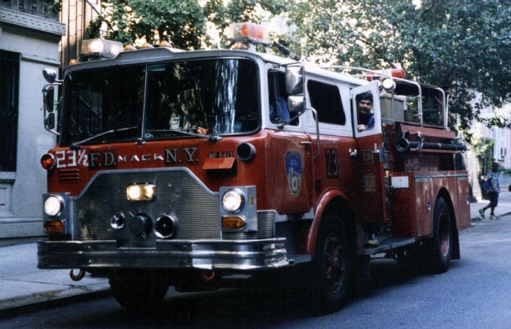 FDNY Engine 23 Mack Midtown 