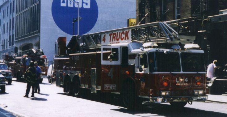 FDNY Ladder 4 Seagrave 4 truck