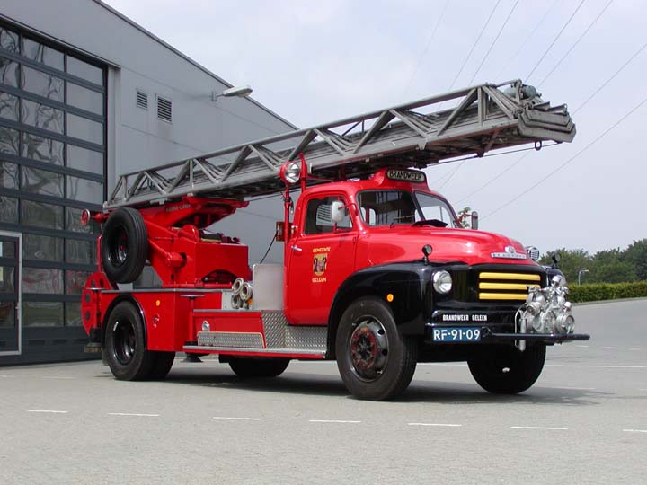 Brandweer Geleen Turntable ladder Bedford 1957