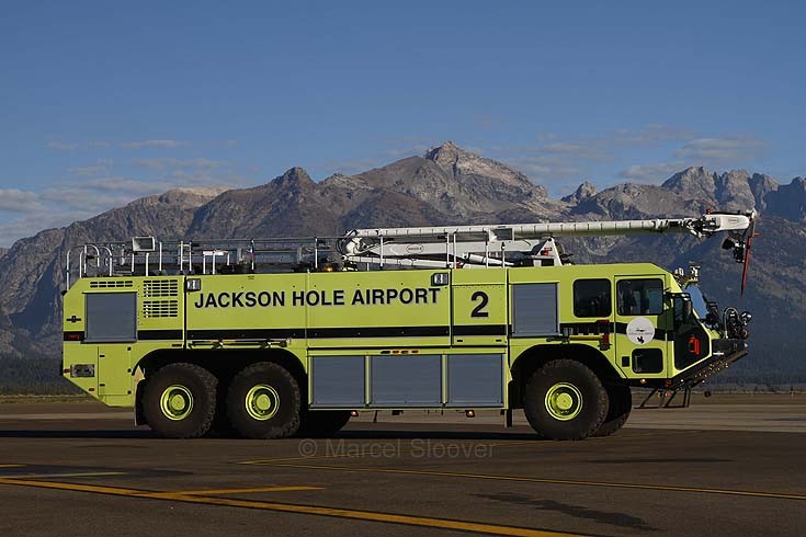 Jackson Hole Airport Crash2 Oshkosh