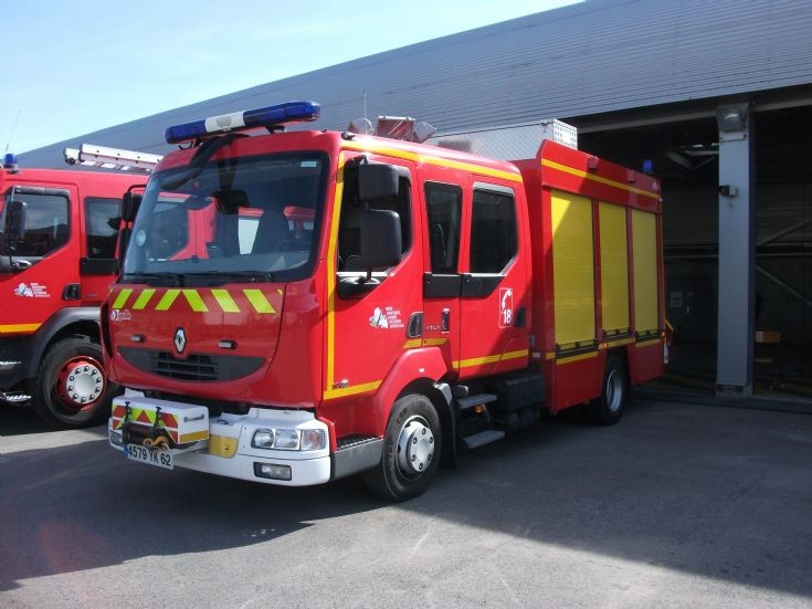 Calais Renault HRU 4579YK62