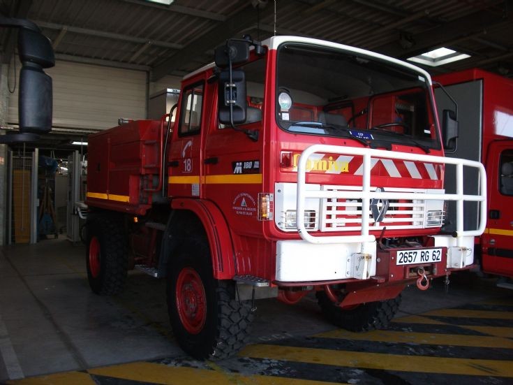 Calais Renault Brush Truck 2657RG62