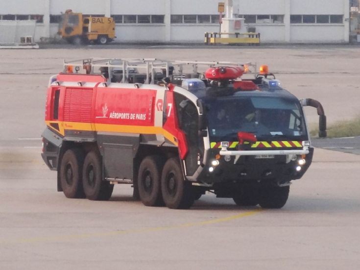 Rosenbauer - Falcon Aéroport - Conrad - 1/50 - Voiture miniature diecast Autos Minis