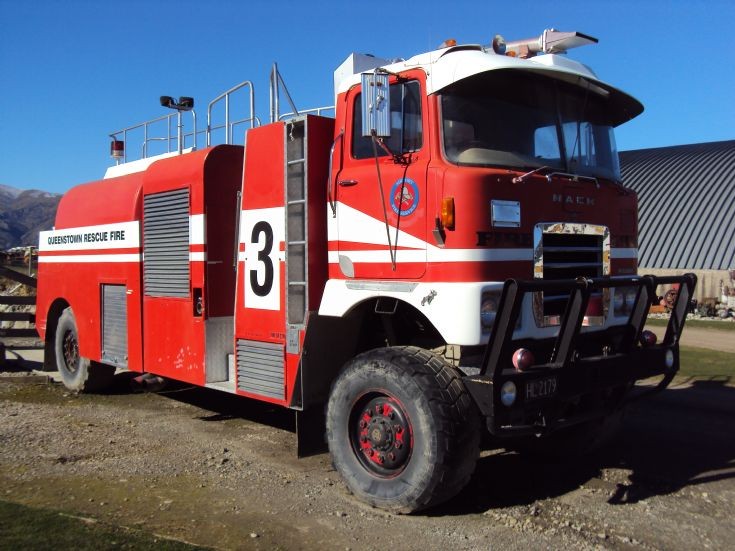 Mack 4x4 airport crash tender