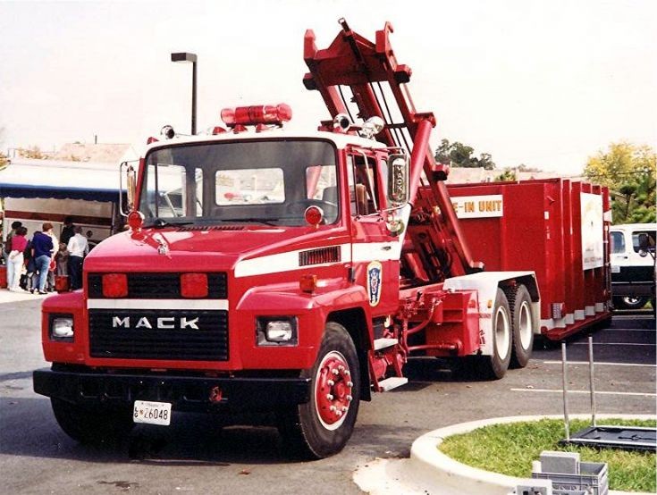 1987 Mack CS ROLL-OFF CAVE-IN unit