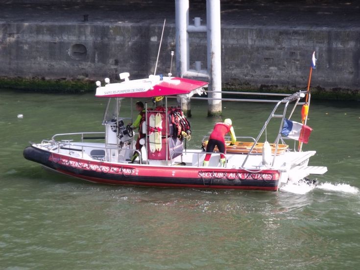 ESAV on the river Seine.