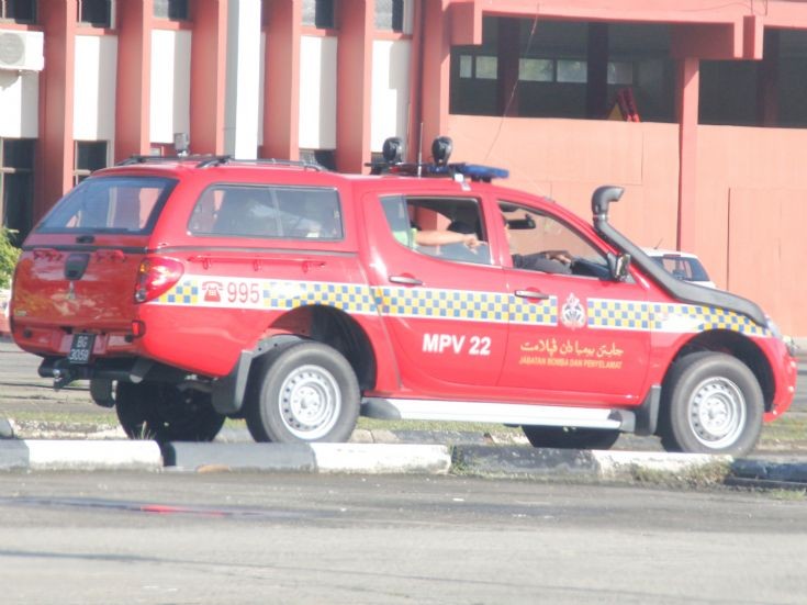 Mitsubishi L200 diving MPV22