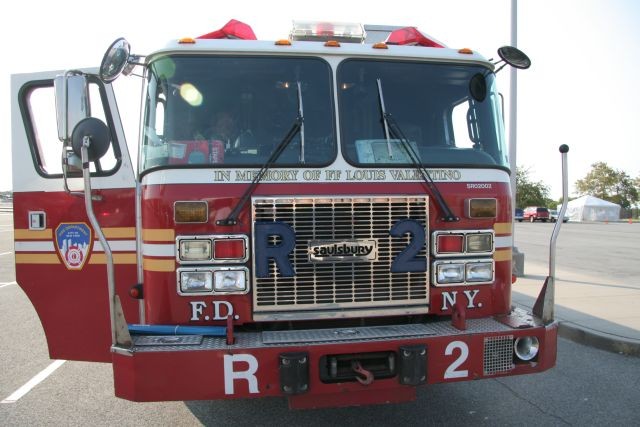 FDNY R2 2002 Seagrave Saulsbury Rescue