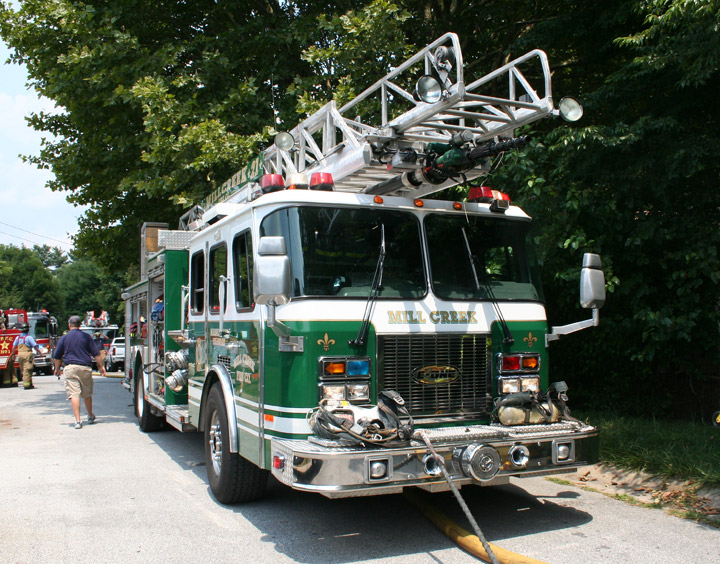 1996 E-One HP75 Quint (front view)