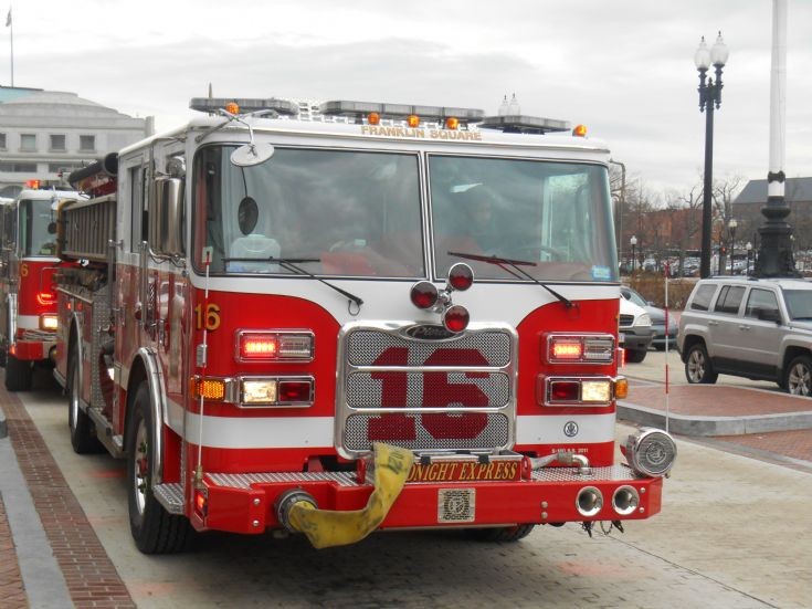 Fire Engines Photos DCFD Engine 16 EMS Call
