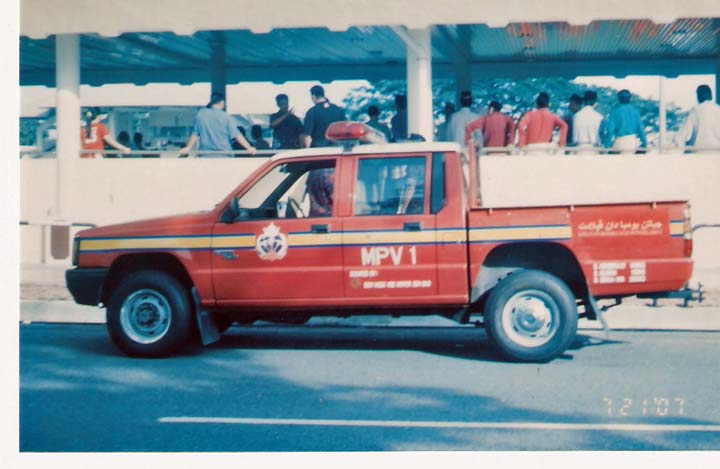 Side view of the Mitsubishi L200 MPV