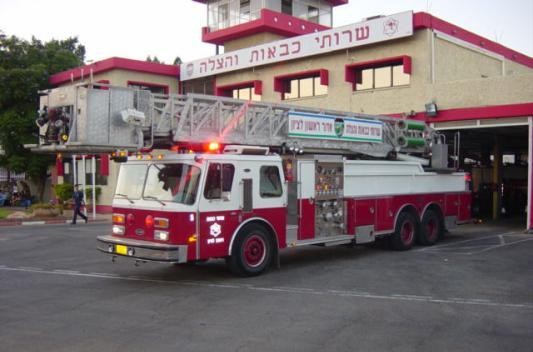 Israel ladder fire truck's e-one