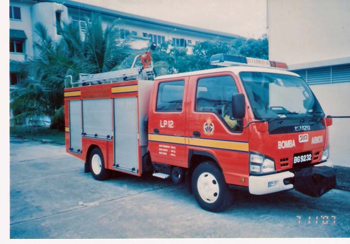 2006 Isuzu NPR/SK FIre Light Pumper (LP) Brunei