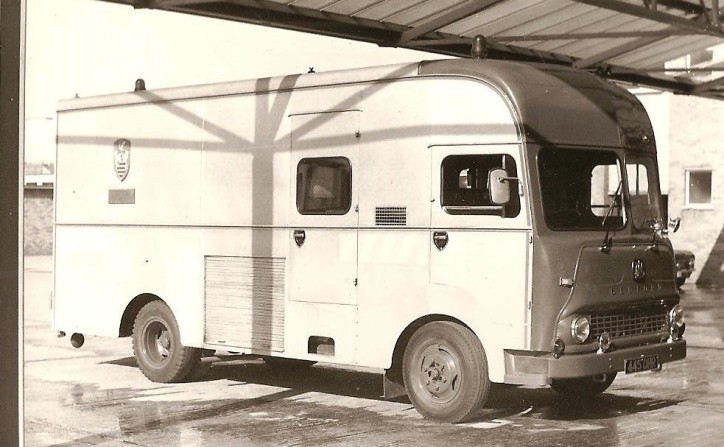 Bedford TK ET Wiltshire FB 445DHR