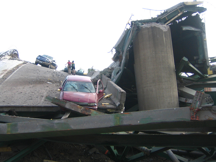Minneapolis Bridge Collapse (1)