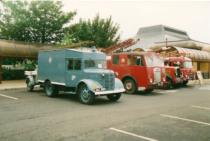 GLC 889