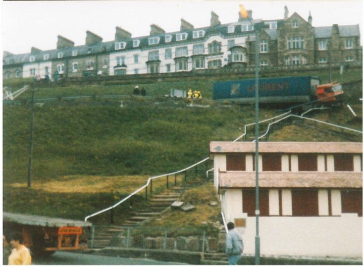 Dennis THN948S just in view top left !