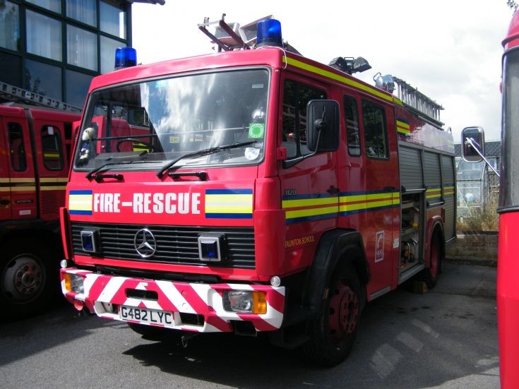 Mercedes Saxon WrT G482LYC Taunton School