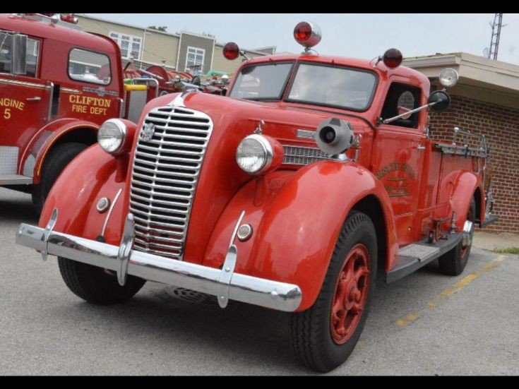1937 Diamond T 
