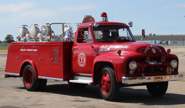 1954 Ford F500 Searchlight truck