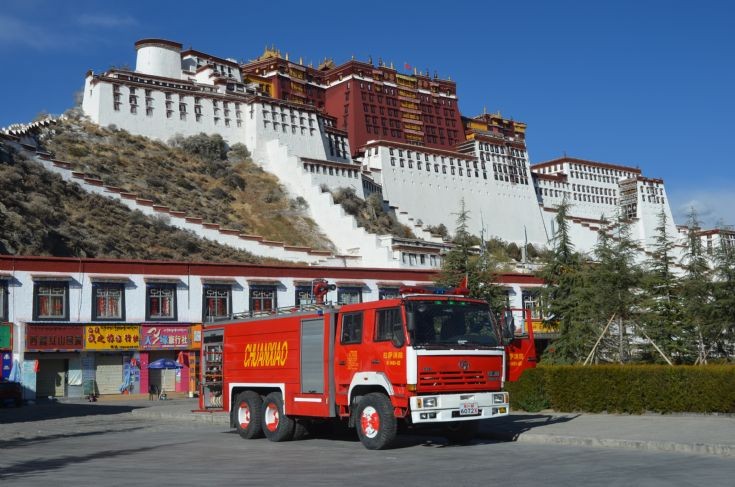China Tibet Lhasa Hong Yan 6 wheel fire appliance
