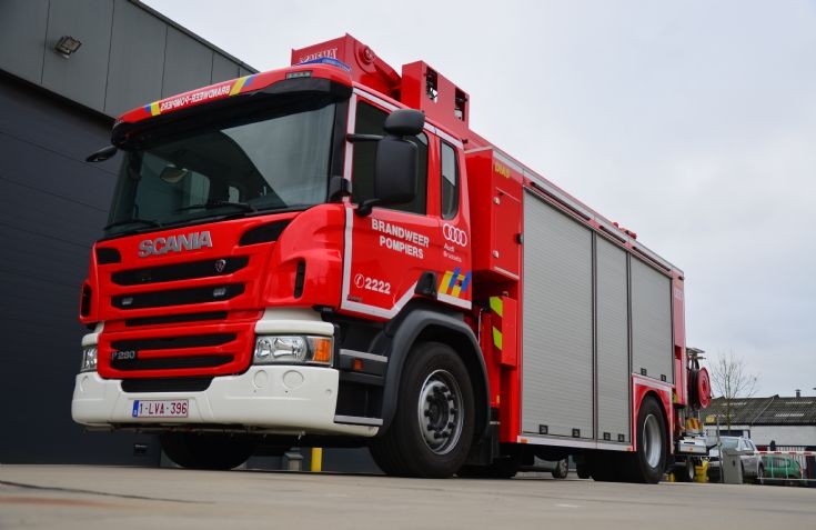 Pumper with working platform
